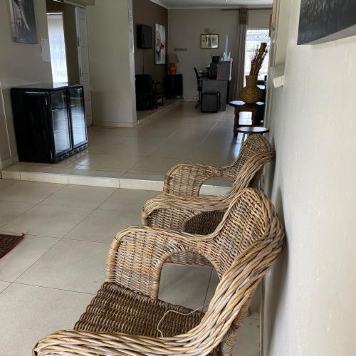 African Kingdom Guest House Boksburg Bagian luar foto