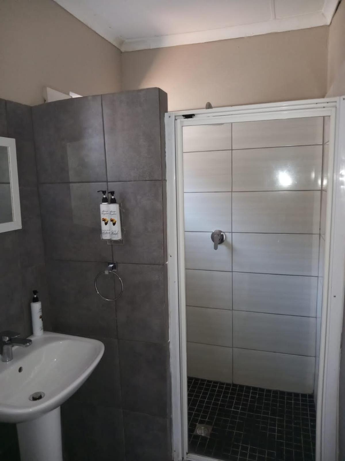 African Kingdom Guest House Boksburg Bagian luar foto