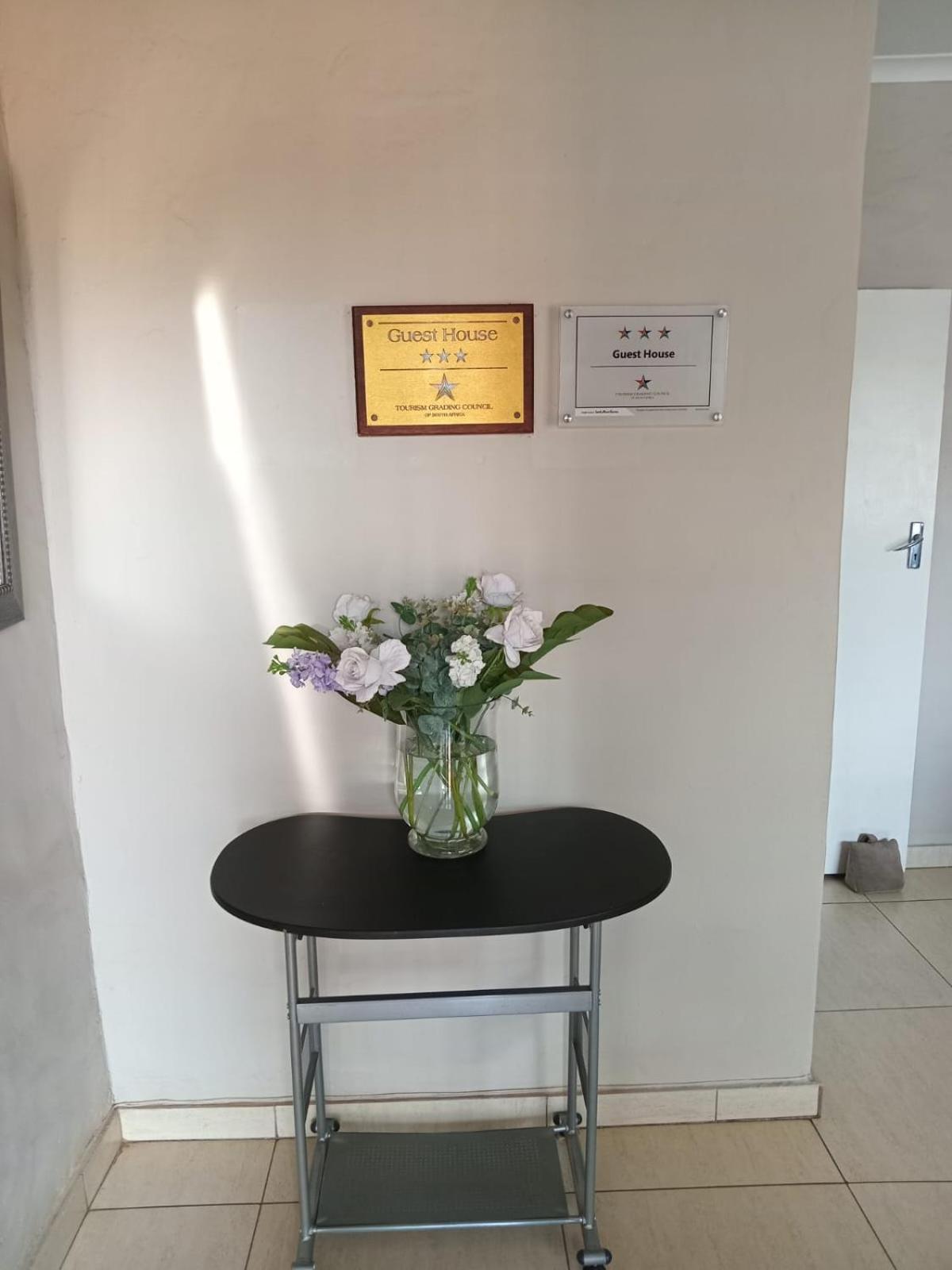 African Kingdom Guest House Boksburg Bagian luar foto