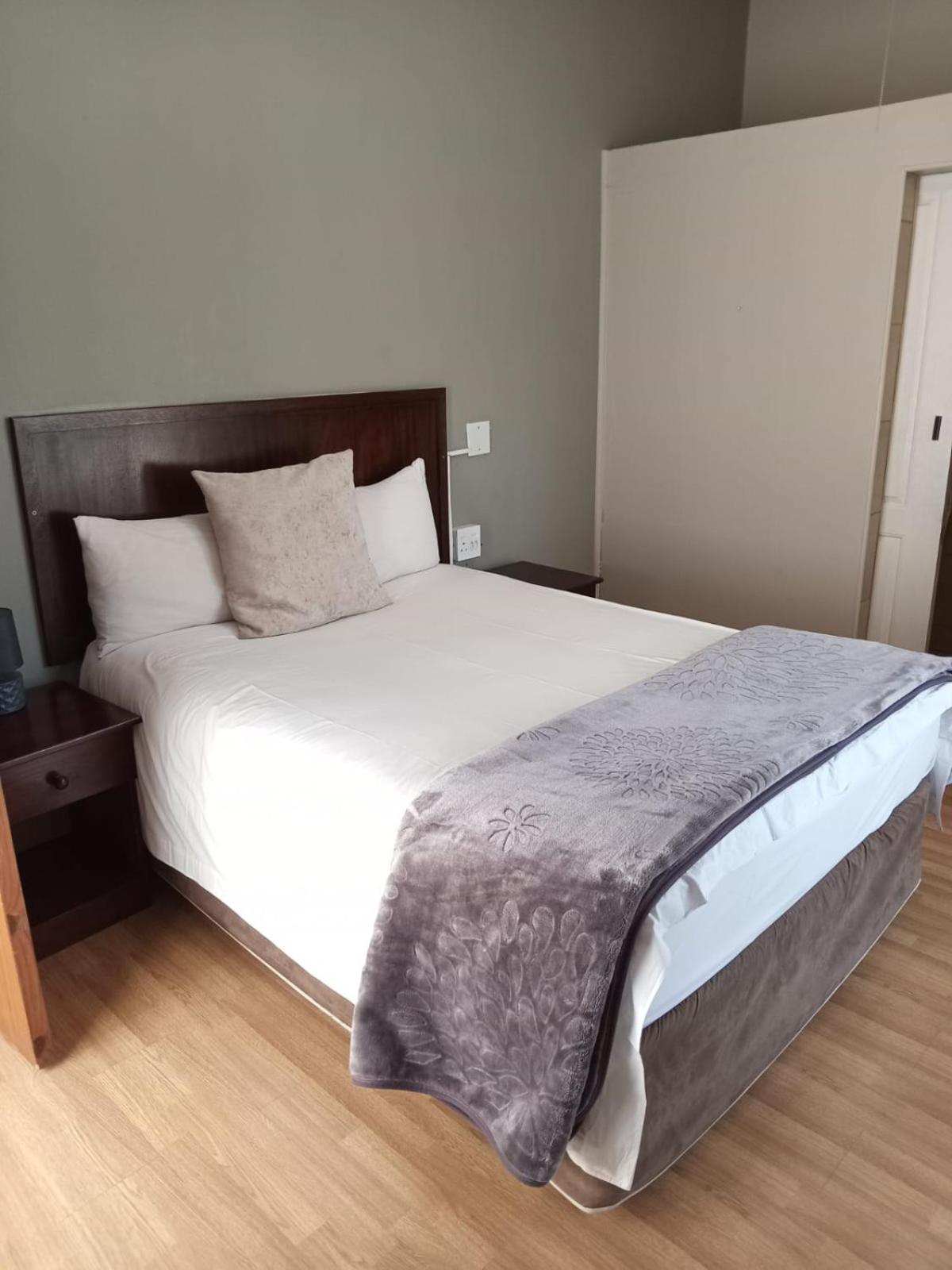 African Kingdom Guest House Boksburg Bagian luar foto