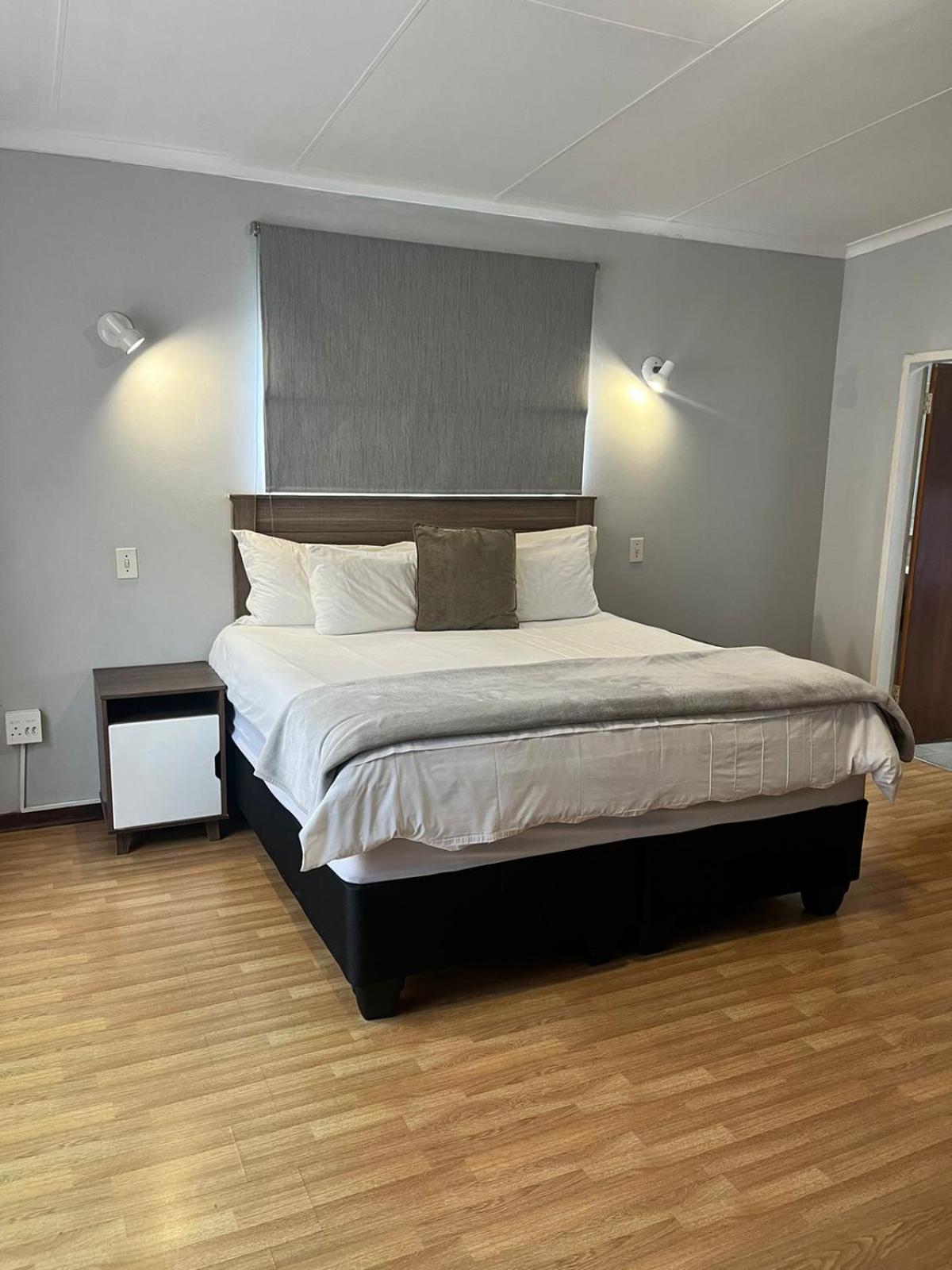 African Kingdom Guest House Boksburg Bagian luar foto