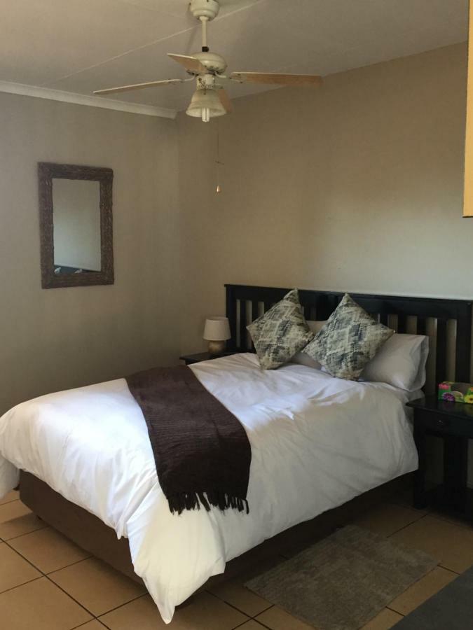 African Kingdom Guest House Boksburg Bagian luar foto