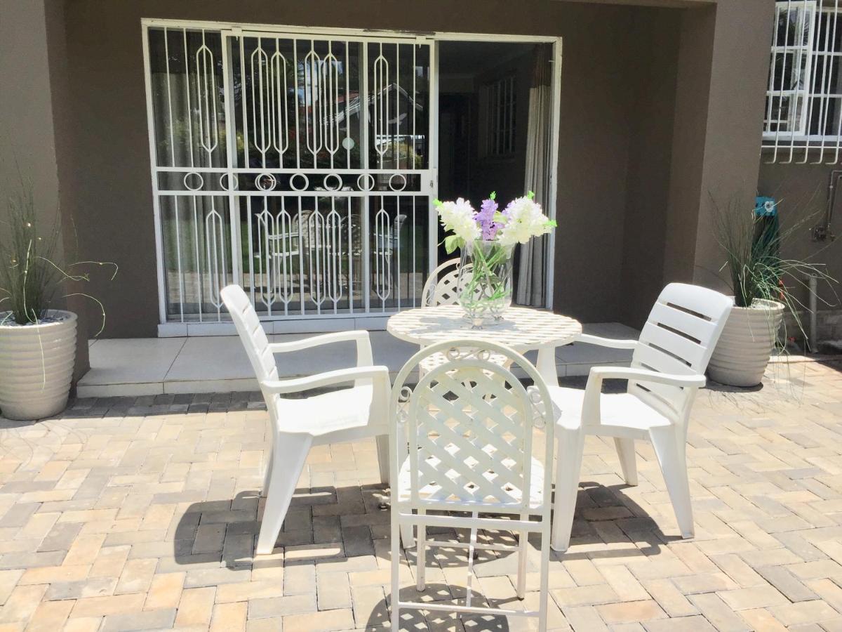 African Kingdom Guest House Boksburg Bagian luar foto